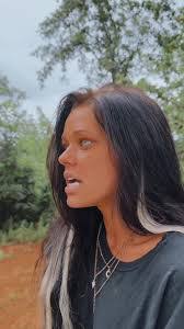 Sarah Beacham's Instagram, Twitter & Facebook