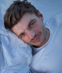 Carlos Bent's Instagram, Twitter & Facebook