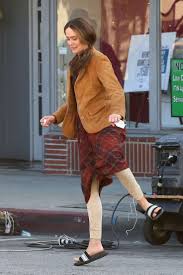 Official first trailer for ocean's 8, starring sandra bullock, rihanna, helena bonham carter, sarah paulson, cate blanchett, mindy kaling, awkwafina and anne hathaway. Sandra Bullock And Sarah Paulson On Set Of Bird Box 03 Gotceleb