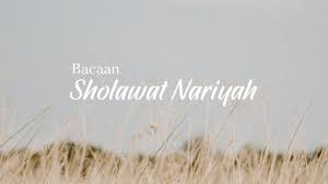 Dan inilah tulisan arab beserta artinya shalawat nariyah. Sholawat Nariyah Lengkap Teks Arab Latin Dan Artinya Surya