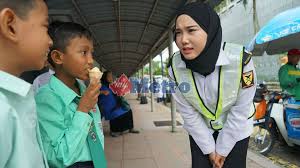 Sehubungan itu, permohonan penggantian pengawal keselamatan warganegara nepal ditangguhkan sehingga di maklumkan kelak. Pengorbanan Yuni Demi Keluarga Metrotv