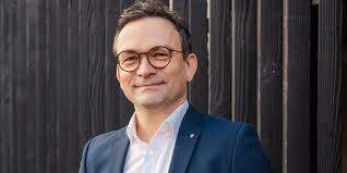 Un bâtiment, deux sites