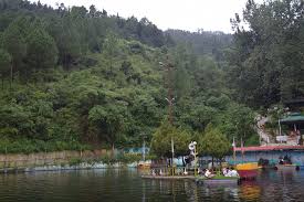 Mussoorie with its green hills & varied flora & fauna, is a fascinating hill resort and a fabulous honeymoon spot. Mussoorie Lake