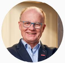 person_schmitz_rund__schmal_2023.jpg?w=790&h=765&s=d2c939910c4795d4a3d5ff0c5f7a50d51ceaead7