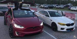 And it definitely delivers in terms of acceleration. Tesla Model S P100d And Model X P100d Battle Bmw M5 In Tense 1 4 Mile Races