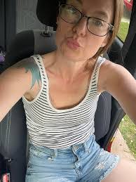 Lyndsay Payne's Instagram, Twitter & Facebook