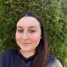 Caroline Tuttle's Instagram, Twitter & Facebook