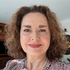 Edythe Hewitt's Instagram, Facebook & TikTok