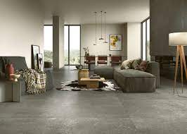 Wohnzimmer grau mit schicken dekokissen. Moderne Und Trendige Boden Und Wandfliesen Fur Den Innen Und Aussenbereich Schoner Wohnen Fliesen