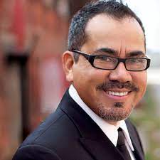 Jorge Gómez, el artista hondureño que ha logrado quizás el mayor éxito  internacional. Fue la voz principal de la Orquesta de Wilfrido Vargas  durante muchos años. Con temas icónicos como "Tengo un