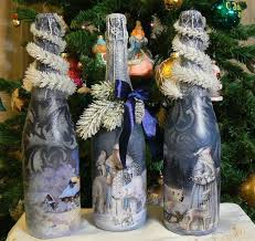 мастер класс по украшению бутылки шампанского на новый год Ukrashaem Butylku Shampanskogo Na Novyj God Effektnyj Aksessuar I Idealnyj Podarok Svoimi Rukami Ukrasit Butylki Ukrashennye Butylki Podelki Iz Vinnyh Butylok