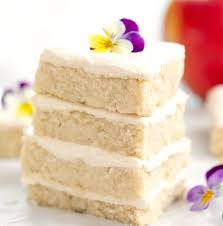 This recipe is so easy to put together and it. 2 Ingredient Healthy No Bake Apple Cake No White Flour Butter Eggs Or Refined Sugar Kirbie S Cravings