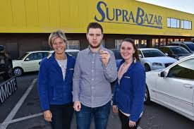 Personeelsleden Supra Bazar Zoeken Guy En Anita Wevelgem Hln Be
