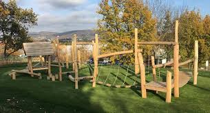 Dardilly Parc De L Aqueduc Aire De Jeux En Bois De Robinier Avec Notamment Un Parcours D Equilibre Et D Jeux Exterieur Bois Aire De Jeux Bois Jeux Exterieur
