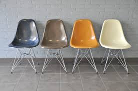 Ein vitra bürostuhl verkörpert luxus und hohe qualität. Journelles Maison Original Vs Replika Der Eames Plastic Chair Journelles