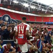 Same trophy abby prepares to lift the cup for arsenal. Espn Fc Arsenal Lift The Fa Cup Trophy Facebook