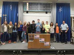 Students Volunteer At Grand Rapids Home For Veterans Student Volunteer Homes For Veterans Campus Activities
