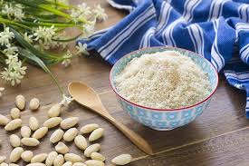 Metti le mandorle spellate nel bicchiere di un robot da cucina. Oggi Vedremo Come Fare La Farina Di Mandorle In Casa In Modo Semplice Ed Economico La Farina Di Mandorle E Farina Di Mandorle Farina Idee Alimentari