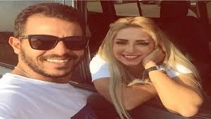 محمد رشاد الشريف قارئ من فلسطين، من مواليد سنة 1925 بمدينة الخليل، يعتبر الشيخ محمد رشاد الشريف أحد مشاهير قراء القرآن الكريم في العالم الإسلامي، عمل الشيخ أستاذا للغة العربية في جامعة الخليل ومدارس القدس، وقد توفي رحمه الله سنة 2016. Ø§Ù„Ø¨ÙˆØ§Ø¨Ø© Ù†ÙŠÙˆØ² Ù…Ø­Ù…Ø¯ Ø±Ø´Ø§Ø¯ ÙˆÙ…ÙŠ Ø­Ù„Ù…ÙŠ ÙŠÙ‚Ø¶ÙŠØ§Ù† Ø´Ù‡Ø± Ø§Ù„Ø¹Ø³Ù„ ÙÙŠ Ø¯Ø¨ÙŠ