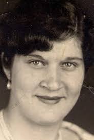 Leslie Penrod's Instagram, Twitter & Facebook