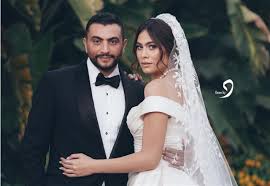 هاجر احمد جاد ممثلة من اصل مصري، كان ميلادها في الـ8 والعشرين من شهر شباط لعام 1994، وقد بدأت مشوارها الفني في سنة 2013 عن طريق المشاركة في مسلسل الف سلامة، مثلما لها العدد. Rsi Pfwtt6xjdm