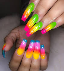 Hola esta vez les traigo un diseño de uñas de acrilico de colores un diseño muy juvenil y llamativo :) espero les guste un beso y gracias x todo su apoyo :). 32 Ideas De Acrilicos De Colores Manicura De Unas Acrilicos De Colores Unas De Gel Bonitas