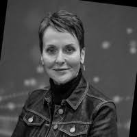 Paula Simmonds's Instagram, Twitter & Facebook