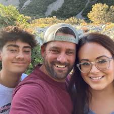 What helps a child's burning throat?