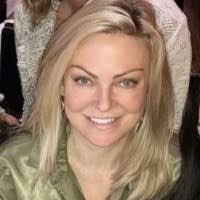 Laura Stanton's Instagram, Twitter & Facebook