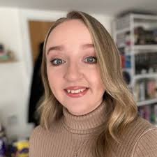 amy quinn✨ (@pagesofquinn)