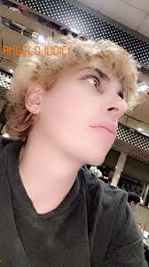 Roshonda Lewis's Instagram, Twitter & Facebook