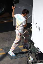 See more ideas about harry edward styles, edward styles, harry styles. Don T Worry Darling Updates On Twitter Harry Styles On The Set Of Don T Worry Darling Today Via Hsdcandids