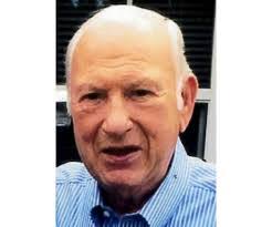 Elaine Schram's Instagram, Twitter & Facebook