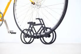 ひと目で駐輪場だと分かる シンプルなデザインの自転車スタンド roomie ルーミー 自転車スタンド デザイン 自転車