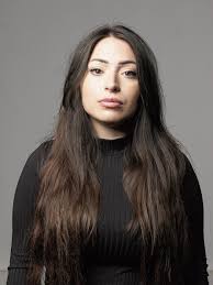 Vanochtend sprak ik lale gul, een jonge amsterdamse vrouw die het boek 'ik ga leven' publiceerde over het gezin waar ze uitkomt, over religieuze dwang en haar verlangen om vrij te zijn. Lale Gul Wants To Stop Writing After Wave Of Hatred Ruetir