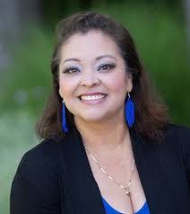 Elsa Quintanilla's Instagram, Twitter & Facebook