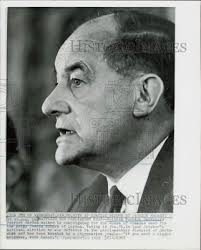 1965 Press Photo Patrick Walker campaigning for House of Commons in London. 