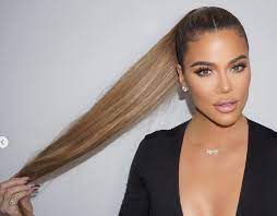 Khloe kardashian has confessed her pregnancy haircare secret on snapchat, revealing why she has decided to ditch straight locks and embrace her khloe took to snapchat to explain her hair routine. Khloe Kardashian Goes Bronde Blonde And Brown And Wonders If She Should Make It Permanent