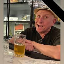 Here's my guide of comedy festivals that currently have open submissions!