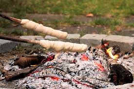 Stockbrot Rezept Herzhaftes Und Susses Brot Furs Lagerfeuer Campofant Stockbrot Rezept Stockbrot Herzhaft Und Suss