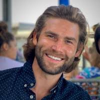 100+ "Stephen Holz" profiles