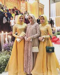 Yuk intip 9 model baju pesta ibu hamil muslim yang akan membuat. Gambar Mungkin Berisi 6 Orang Orang Berdiri Pakaian Pesta Gaun Ibu Hamil Pakaian Perkawinan