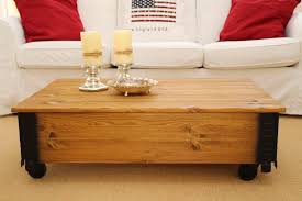 Shabby chic ist toll für bastler. Couchtisch Truhe Hell Uncle Joe S