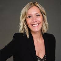 Laurie Wray's Instagram, Twitter & Facebook