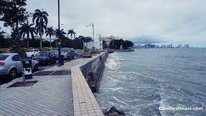 When the building was completed, the road was just a dirt path. Padang Kota Lama Destinasi Lepak Santai Di Penang