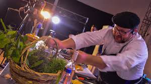 Al momento de la despedida, ángelo se quebró delante de sus compañeros y del jurado y tuvo una gran devolución del jurado, principalmente de christophe krywonis, el jurado más duro de bake off. El Chef Christophe Krywonis Dio Su Consejo Para Cocinar El Pescado De Rio Parana Elonce Com
