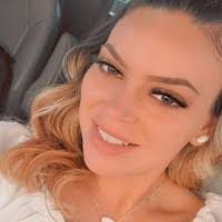 Shawna Newman's Instagram, Twitter & Facebook