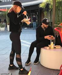 Mena suvari's highest grossing movies have received a lot of accolades over the years, earning millions if you think the best mena suvari role isn't at the top, then upvote it so it has the chance to. Mena Suvari And Hubby Michael Hope Chow Down Veggie Grill Takeout While Stocking Up On Groceries Daily Mail Online