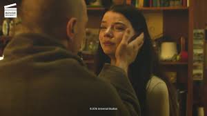 «сплит» — американский психологический триллер режиссёра м. Split Casey Meets Kevin Hd Clip Youtube