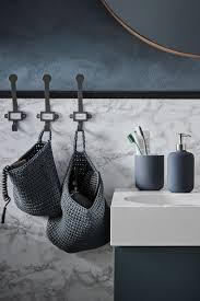 frische einrichtungsideen und erschwingliche mobel badezimmer diy duschablage bad einrichten